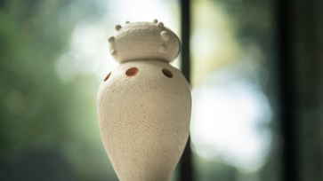 Jarre Andalouse III en terre cuite, création pour jardin méditerranéen et paysage sec