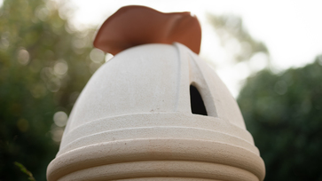 Jarre Mediatrix III, sculpture en terre cuite pour jardins remarquables et espaces paysagers